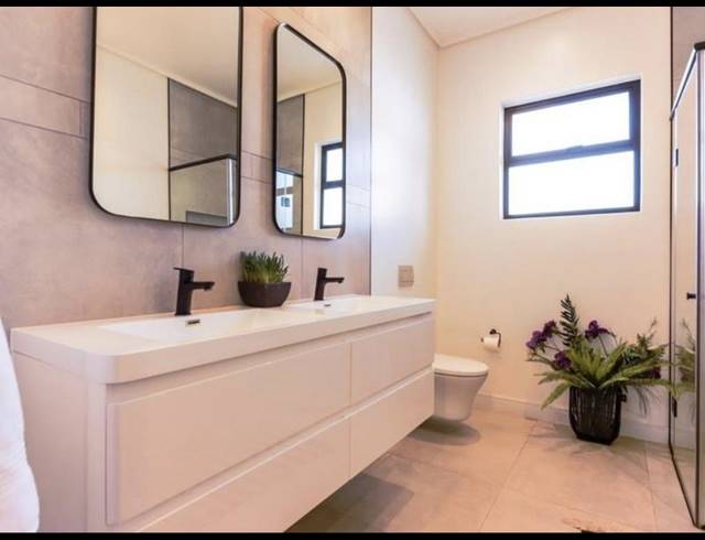 2 BEDROOM APARTMENT FOR SALE IN BRYANSTON